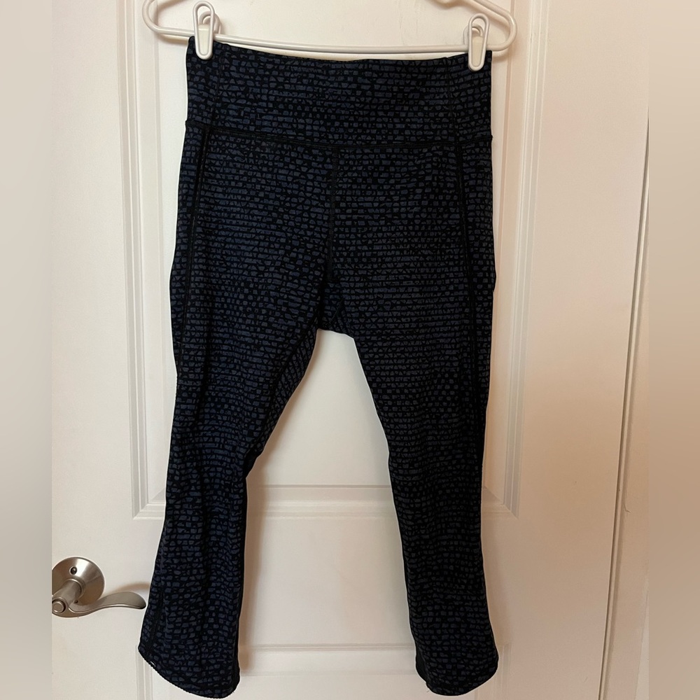 LuluLemon Deep Breath crop leggings. Size 8